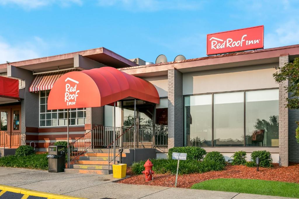 Red Roof Inn Baltimore image