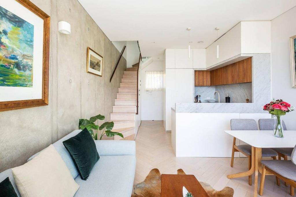 'The Fern' Double-story Penthouse Suite with Terrace photo 1