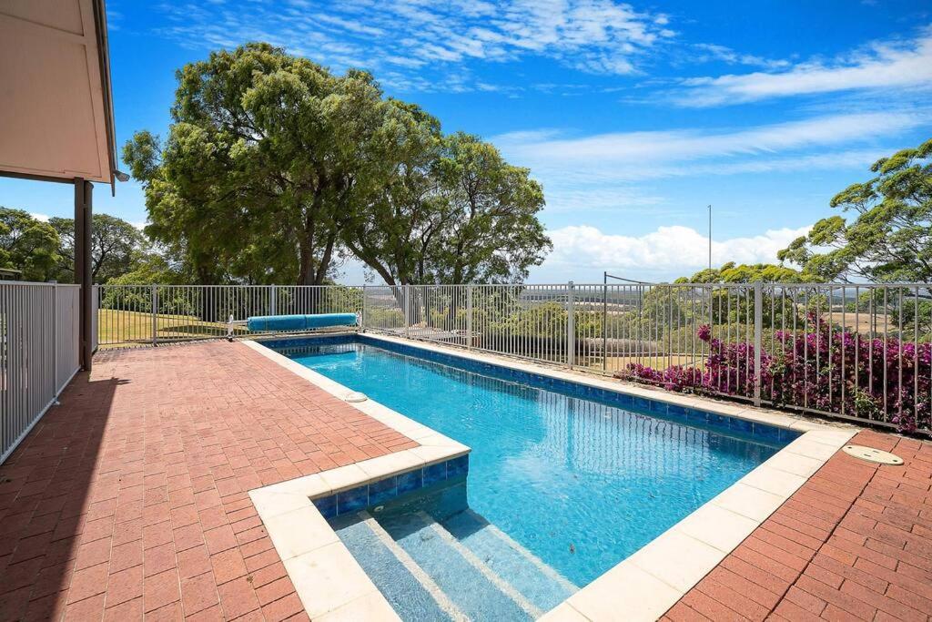 Moondyne Estate Exclusive & Pet Friendly Hilltop Retreat photo 1