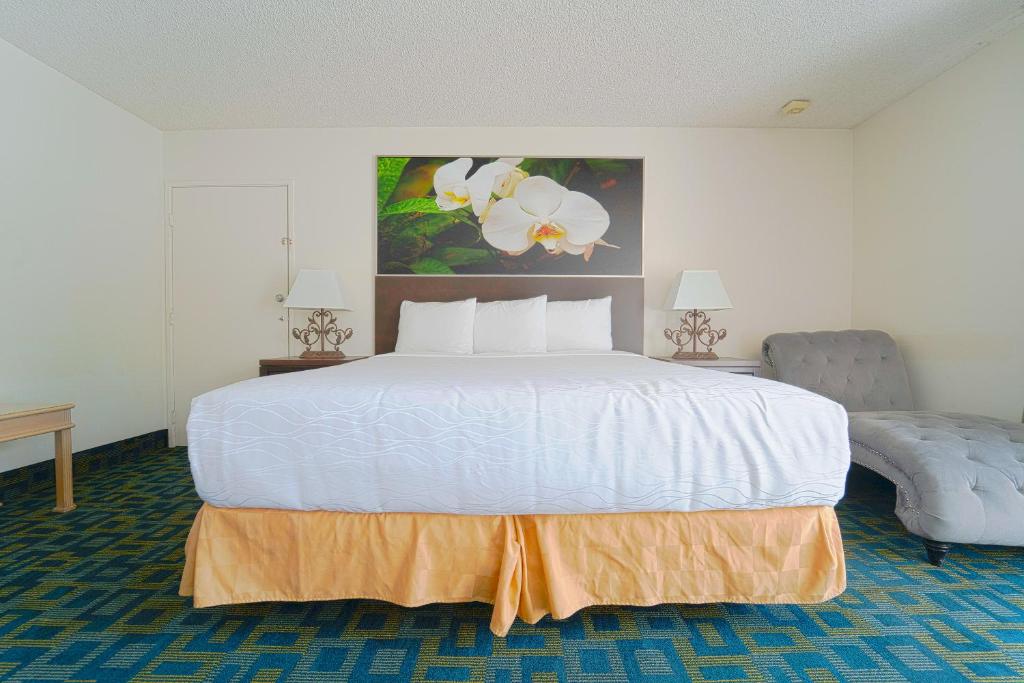 Royal Plaza Inn photo 4