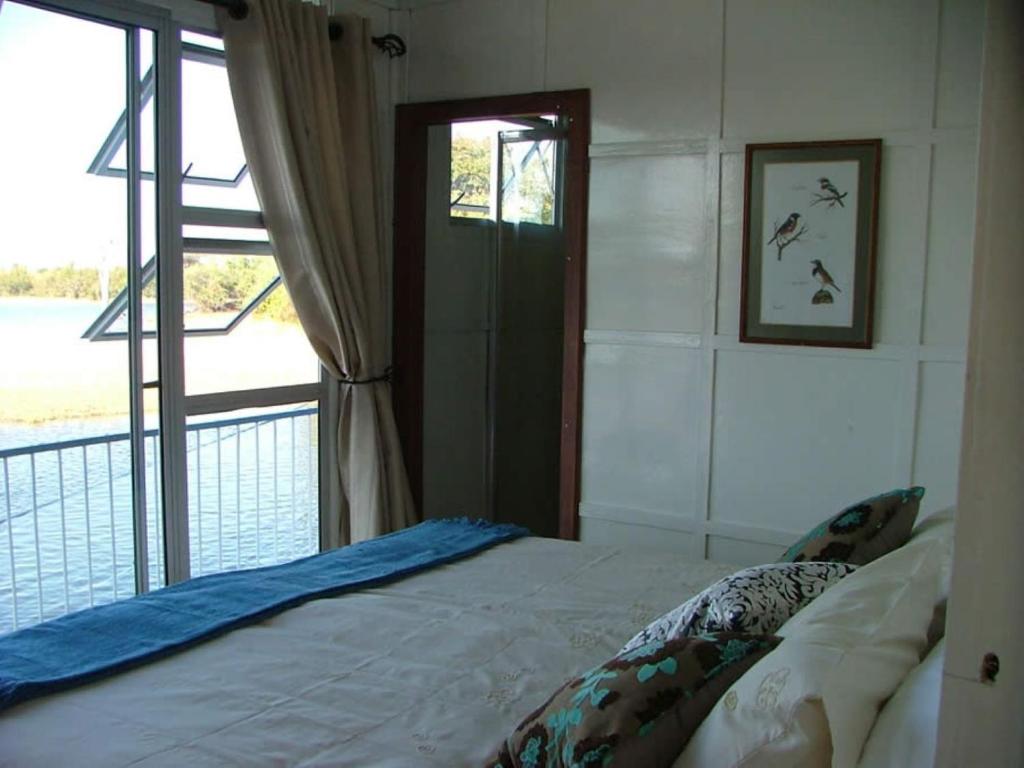 Houseboat with aircon and splash pool - 2128 photo 2
