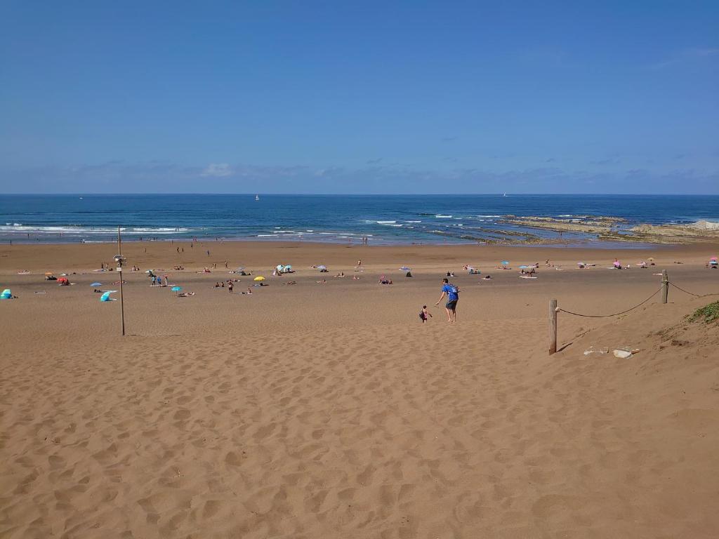 Junto a las playas,dos terrazas y vistas al mar