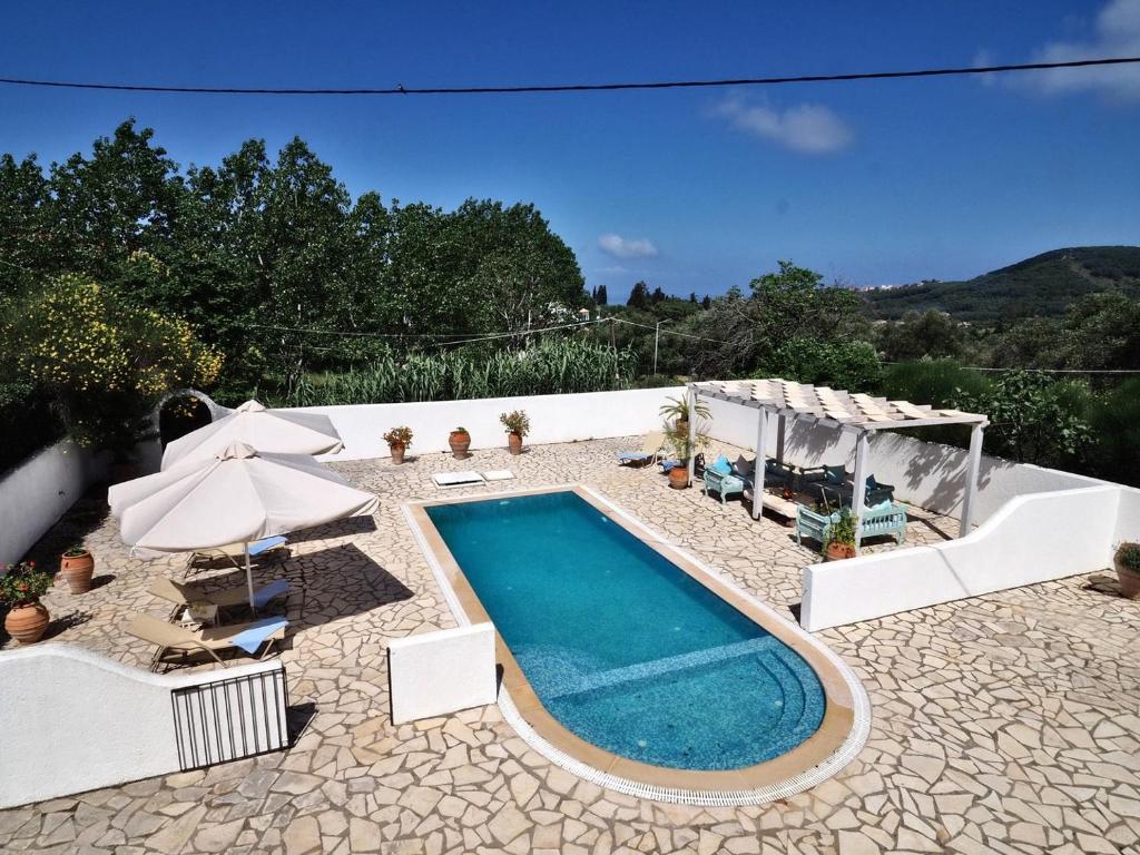 Helios Court Villa photo 2