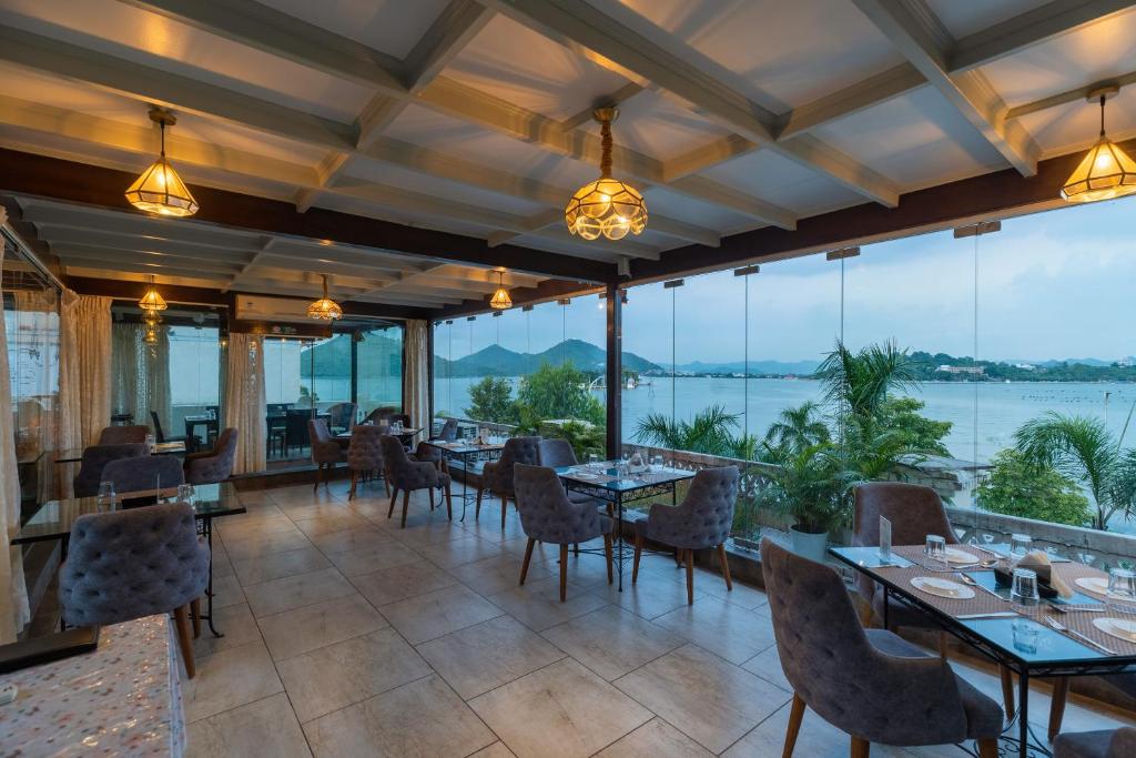 Panna Vilas - A Lake Facing Boutique Hotel photo 3