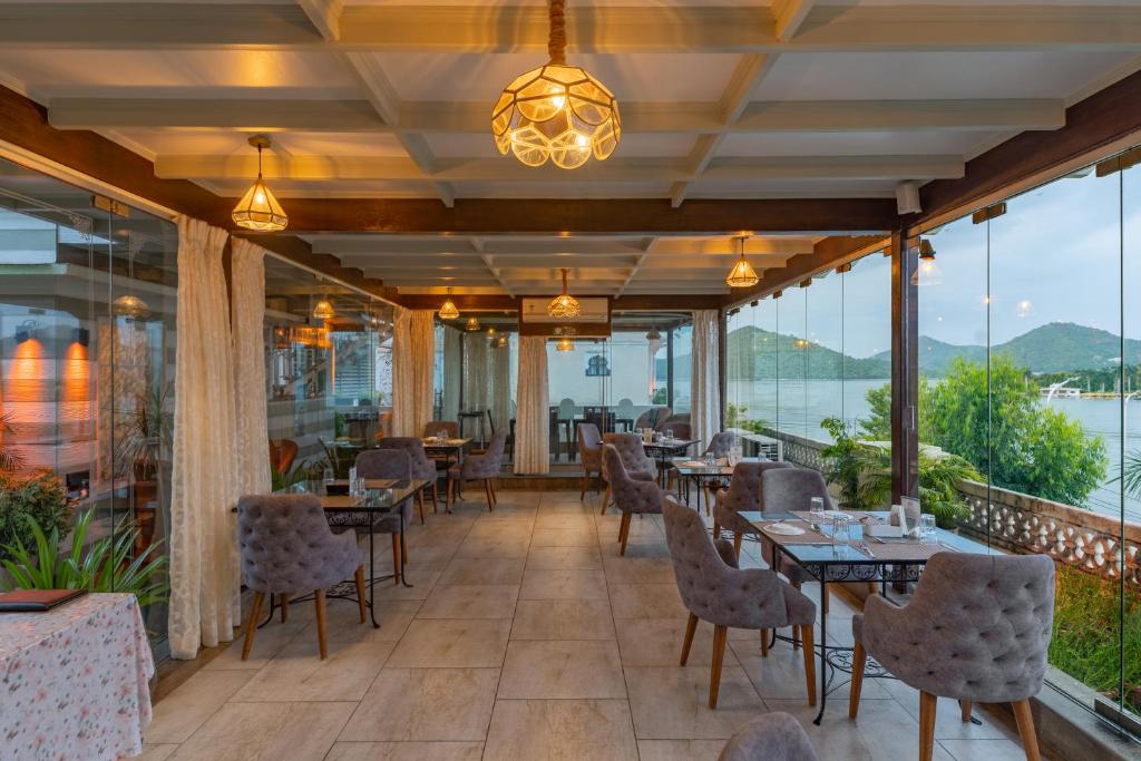 Panna Vilas - A Lake Facing Boutique Hotel photo 4