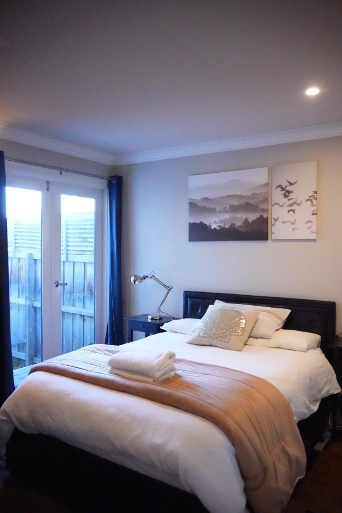 Cozy BoxHill - Modern Stylish Share House photo 1