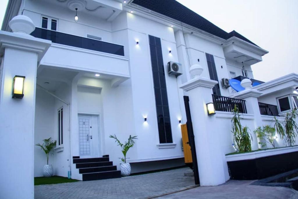 Cheerful 4 Bedroom Duplex in the Heart of Lekki