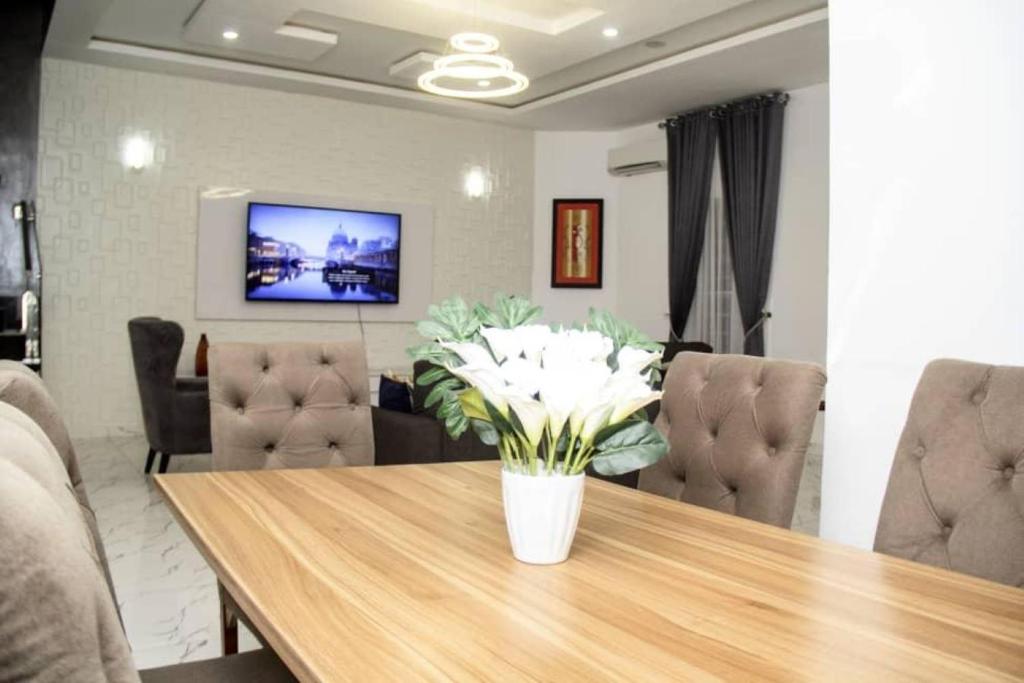 Cheerful 4 Bedroom Duplex in the Heart of Lekki photo 3
