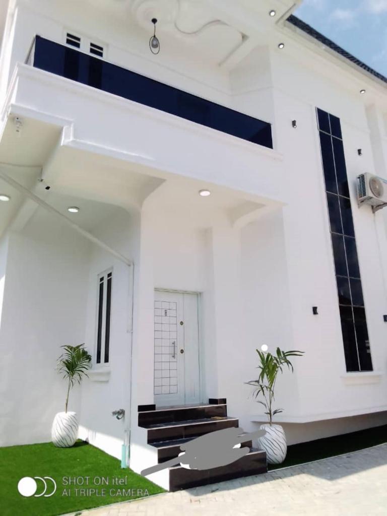 Cheerful 4 Bedroom Duplex in the Heart of Lekki photo 4