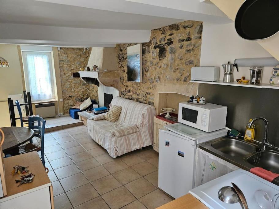 Charming village house 2/4 travelers photo 3