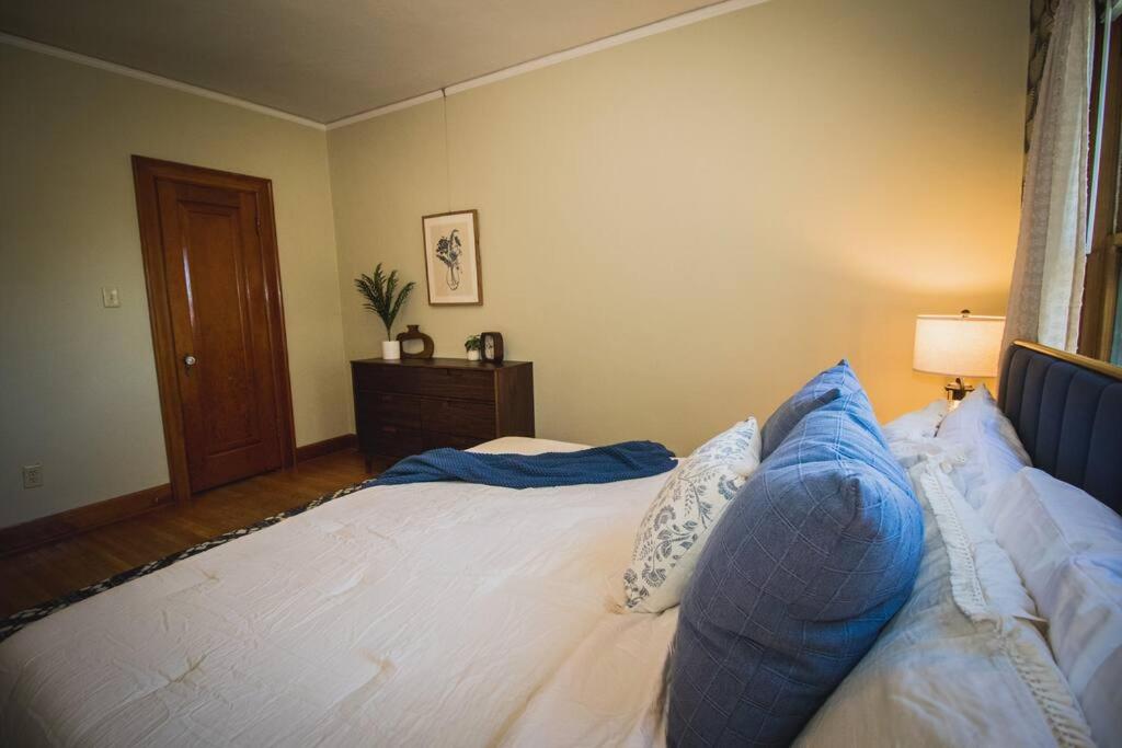 Beautiful 2BR Loft in Prime Location photo 2