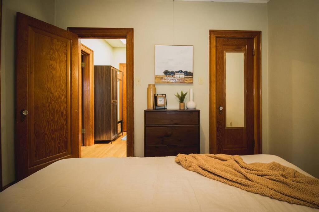 Beautiful 2BR Loft in Prime Location photo 3