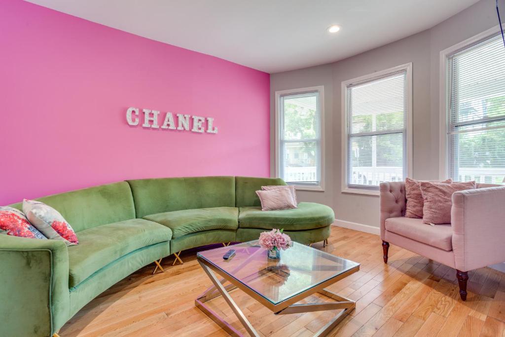 Vibrant East Orange Townhome Near Red Bull Arena!