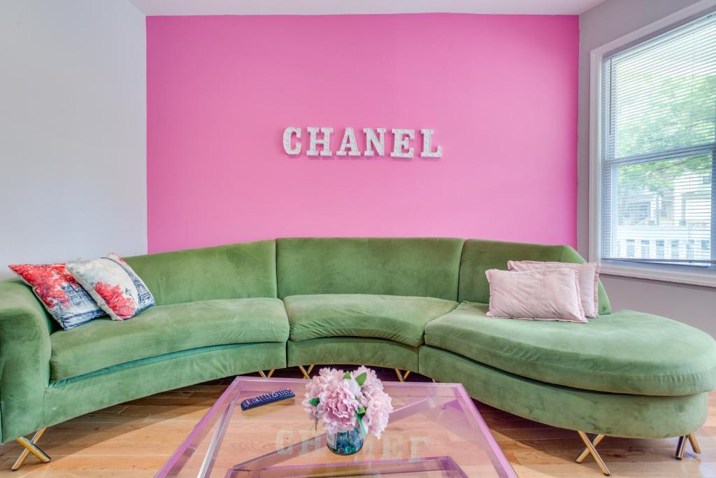 Vibrant East Orange Townhome Near Red Bull Arena! photo 4