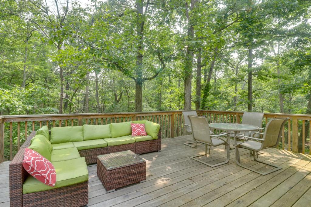 Spacious Massanutten Retreat with Hot Tub and Games photo 1
