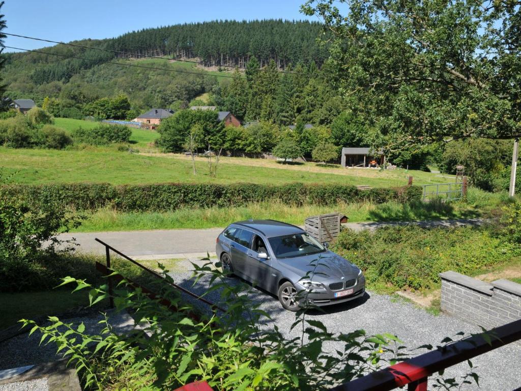 Chalet just outside Hampteau offering magnificent views across the Ourthe valley photo 3
