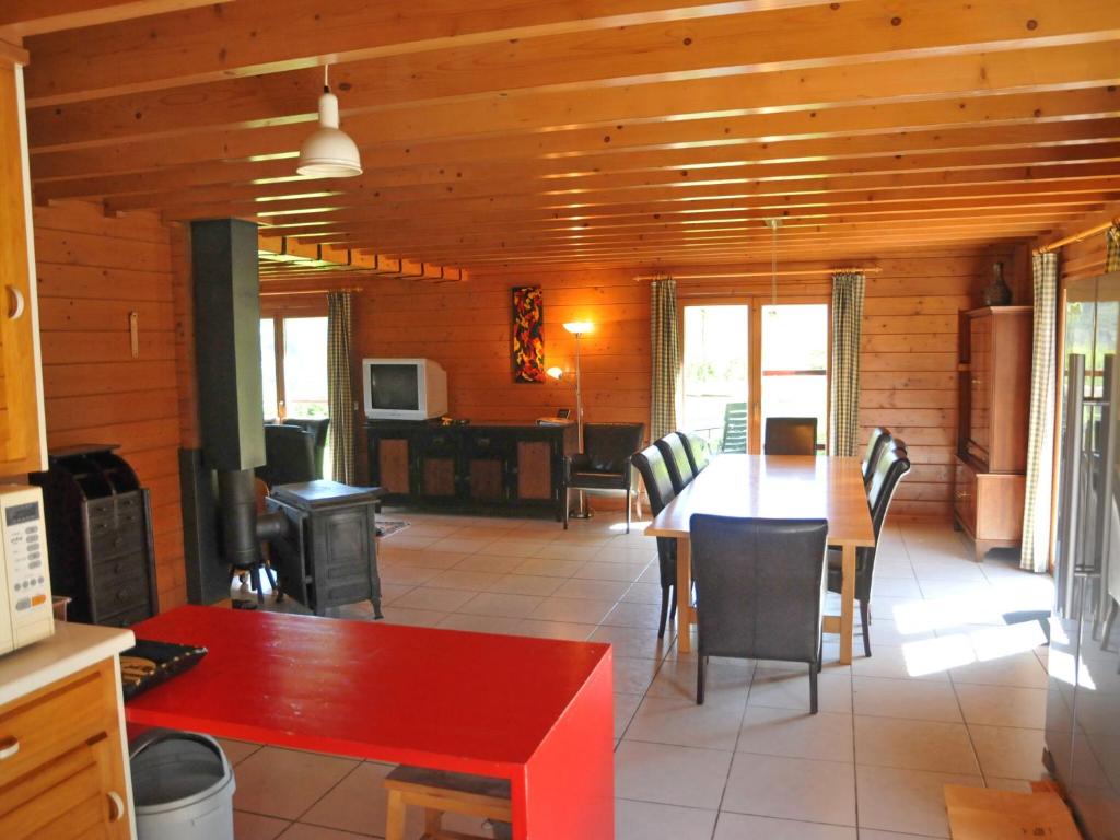Chalet just outside Hampteau offering magnificent views across the Ourthe valley photo 1