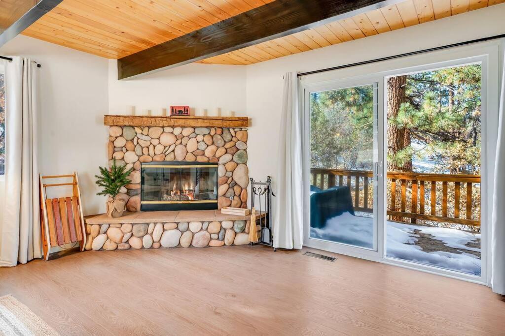 Pine Den Cabin: Arcade+Fire Pit+BBQ photo 4