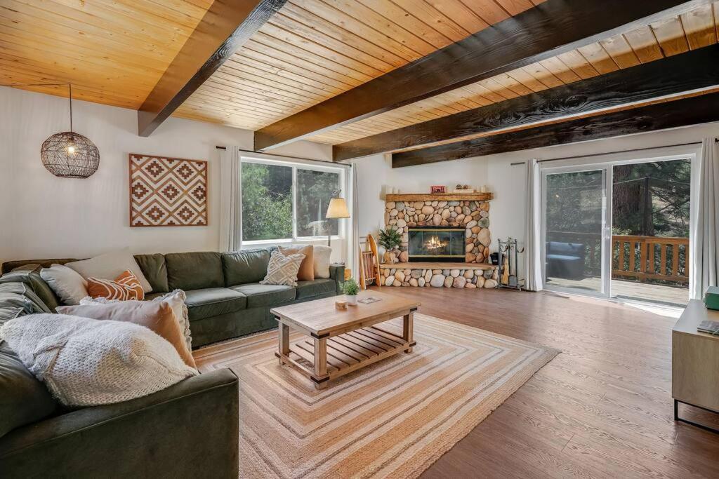 Pine Den Cabin: Arcade+Fire Pit+BBQ photo 3