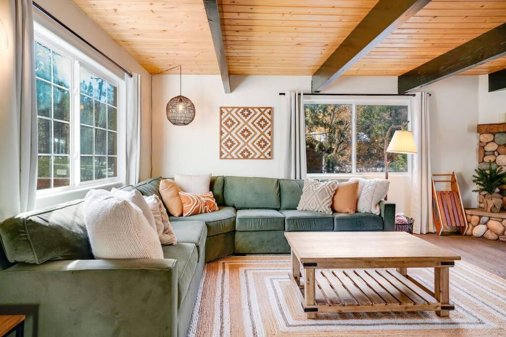 Pine Den Cabin: Arcade+Fire Pit+BBQ photo 2