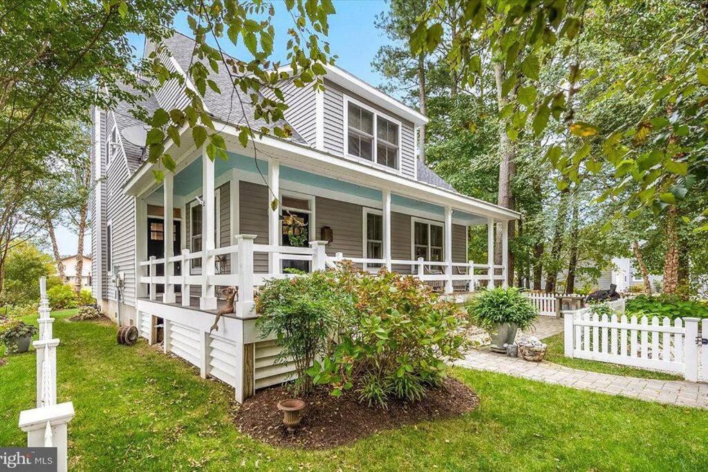 Waterfront Home & Golf Getaway image