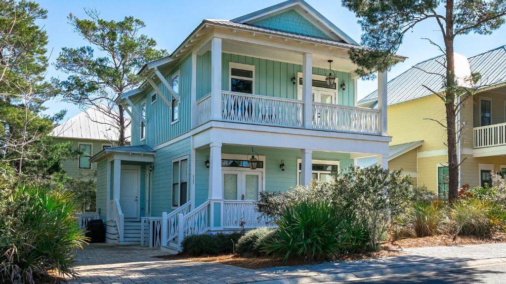 Shades of Blue - Beautiful 4 bedroom home in Blue Mountain Beach image