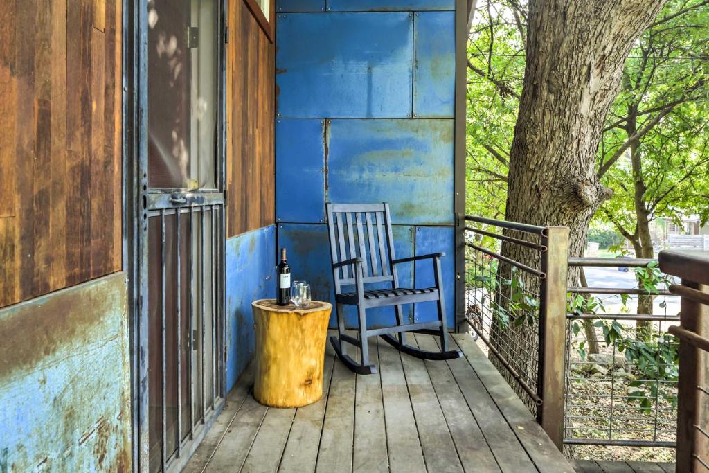 Chic East Austin Studio Bungalow with Spacious Yard! photo 1