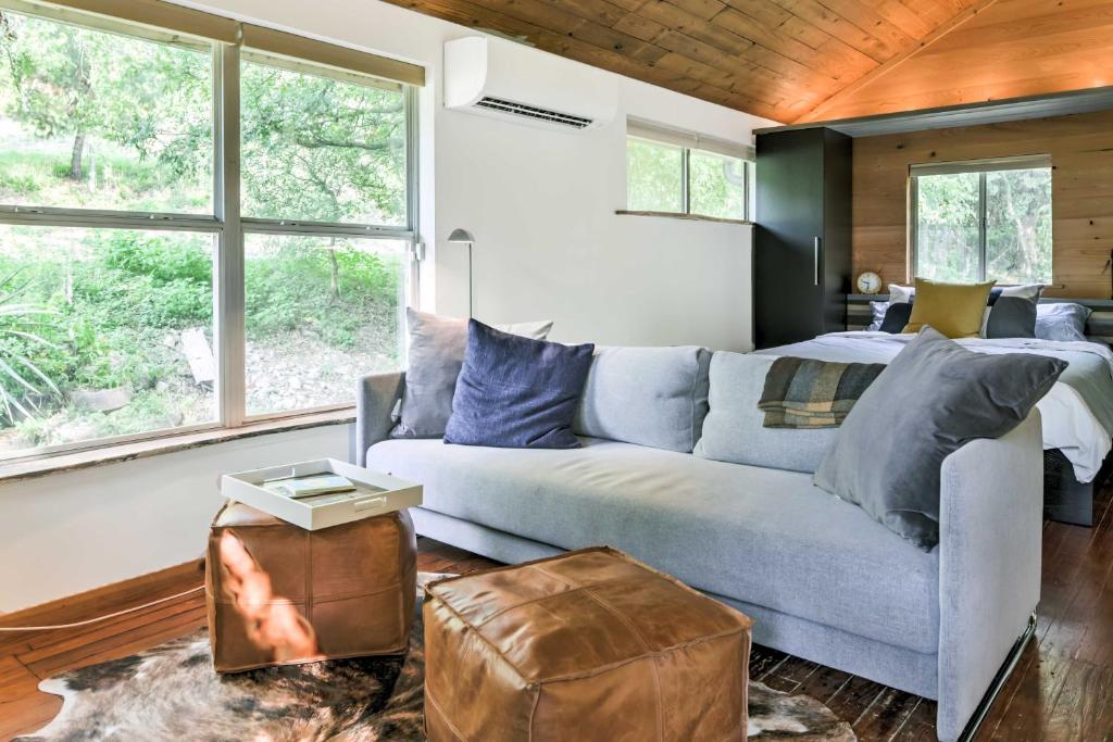 Chic East Austin Studio Bungalow with Spacious Yard! photo 2