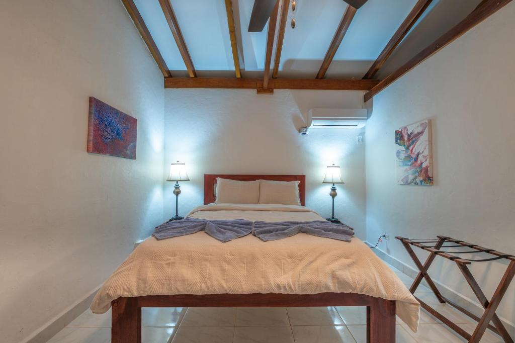 Parrot Cove Lodge photo 1