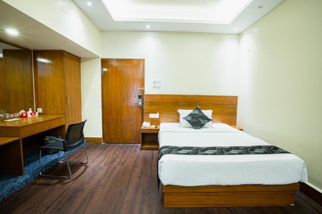 Richmond Hotel & Suites photo 4