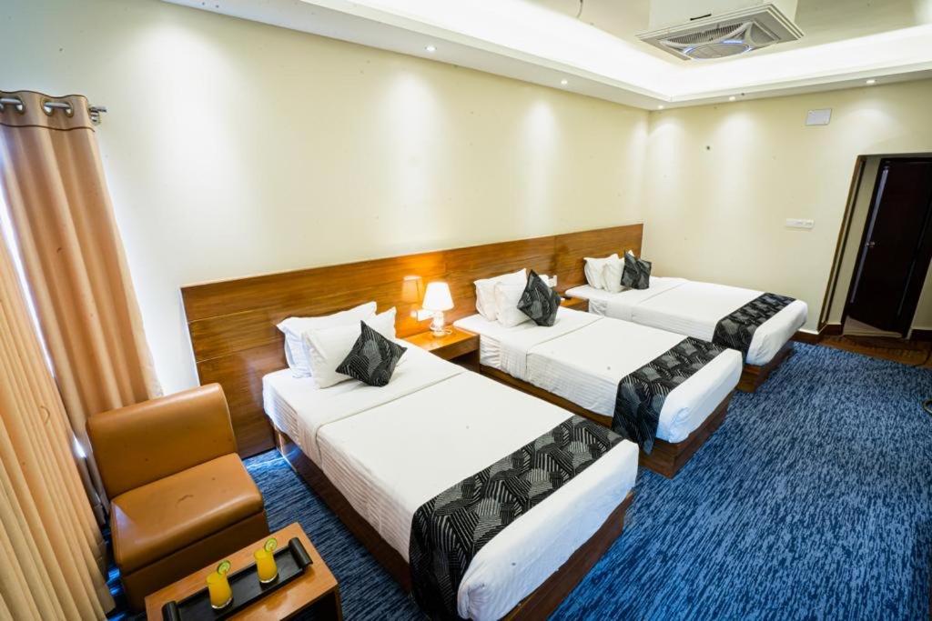 Richmond Hotel & Suites photo 3