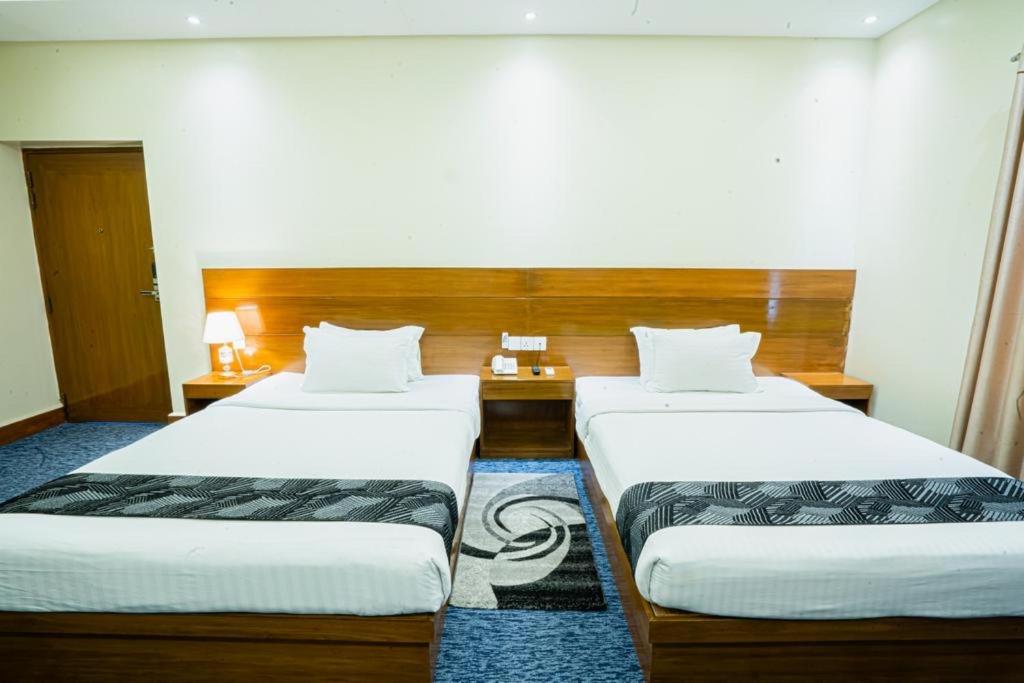 Richmond Hotel & Suites photo 2