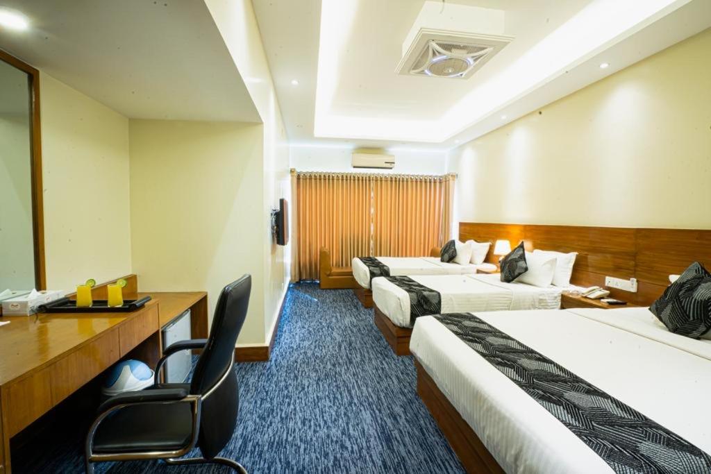 Richmond Hotel & Suites photo 1