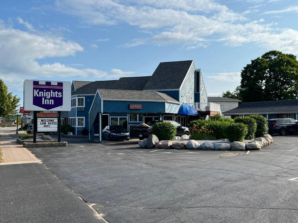 Knights Inn Mackinaw City image