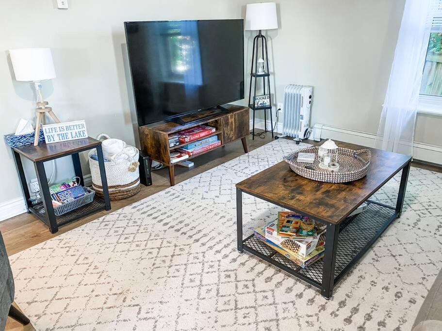 Conveniently located Private Home, steps to water! photo 1