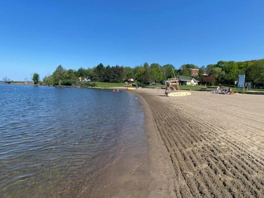 Conveniently located Private Home, steps to water! photo 4