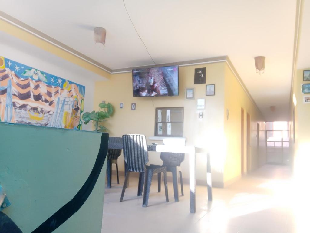 Wayky's Club and Hostal photo 4