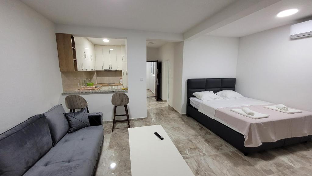 Montenegro apartments Phoenix photo 1