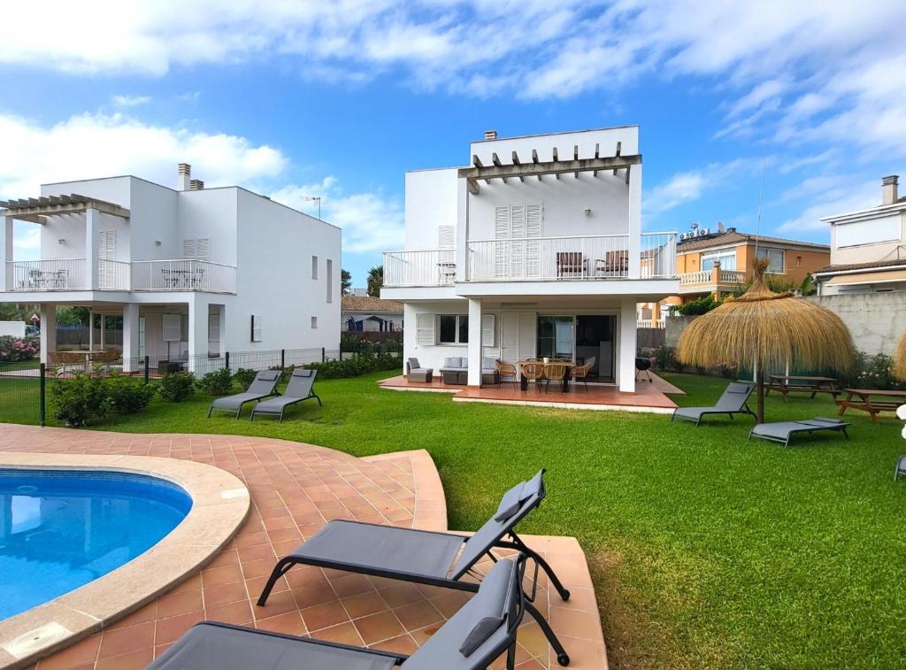 Playa de Muro juntas · SEGALLS Y FOTGES Beach Houses Playa de Muro twins photo 2