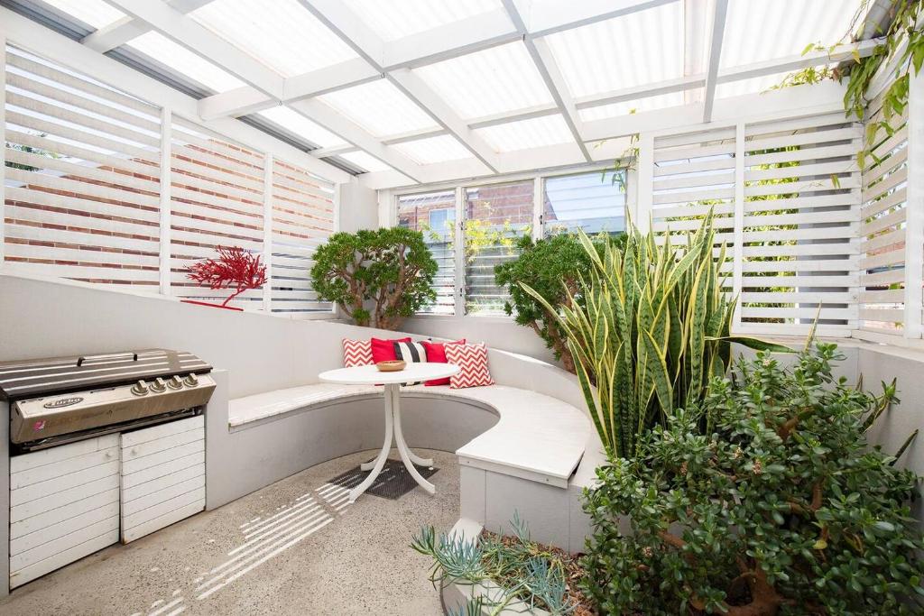 Times Square Terrace - Vibrant Charm in Newy's Heart photo 1