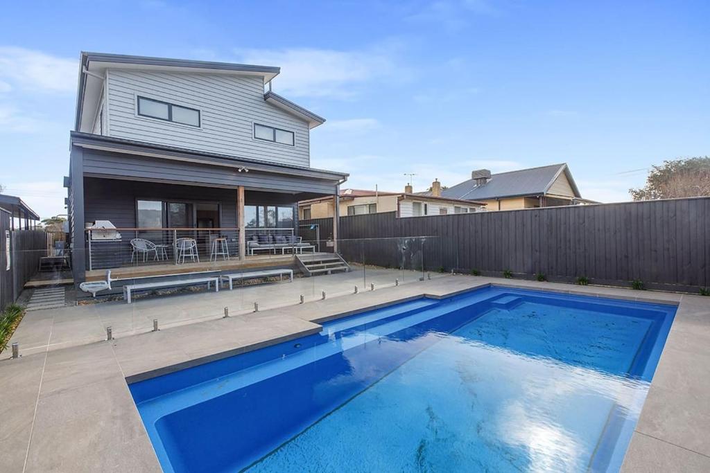 Contemporary Coastal Escape with Sparkling Pool