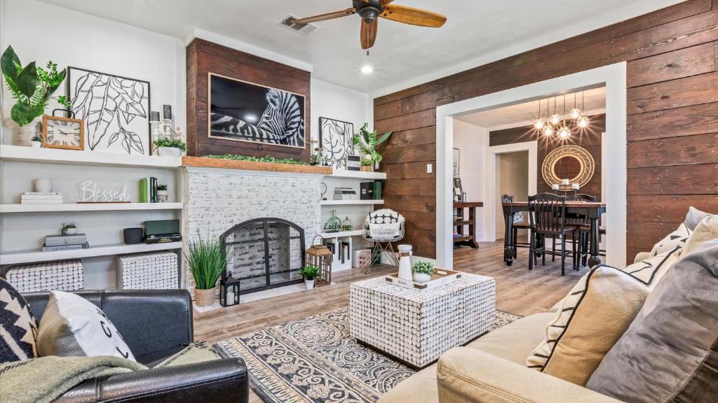 Curated Cottage. minutes from Silos, zoo, Baylor image