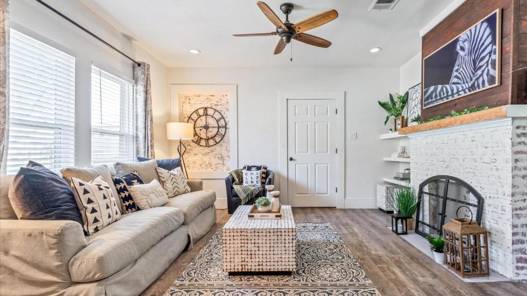 Curated Cottage. minutes from Silos, zoo, Baylor photo 2