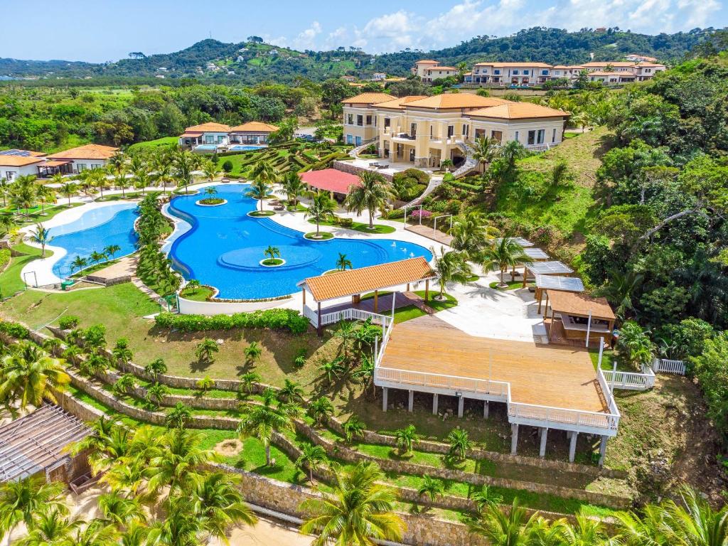 Pristine Bay 1106 home photo 1