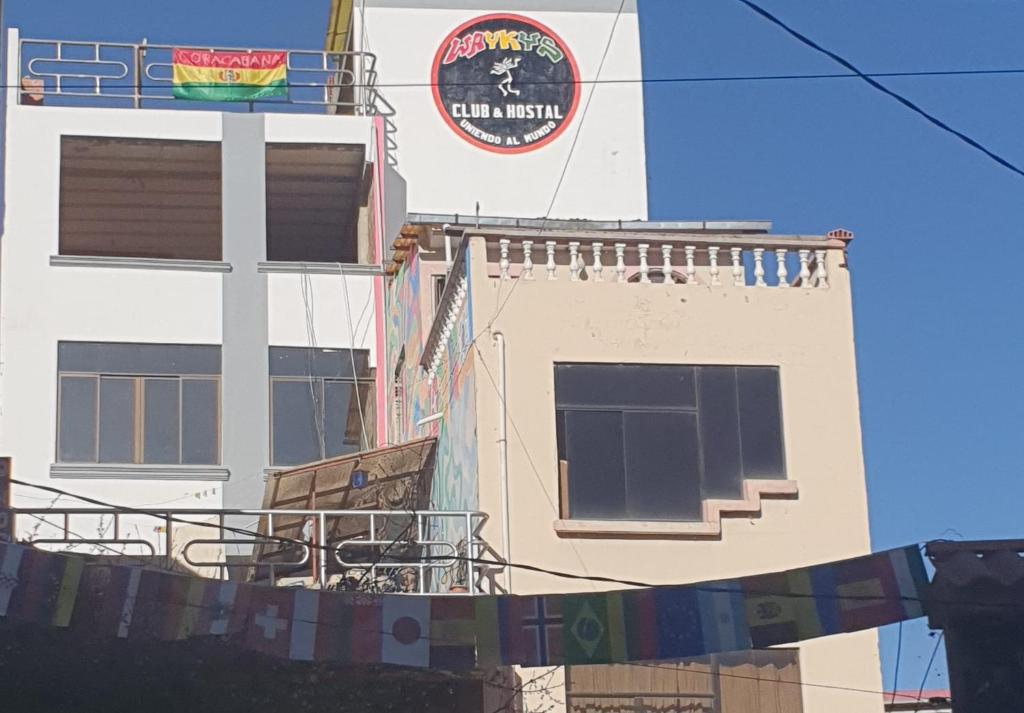 Wayky's Club and Hostal photo 1