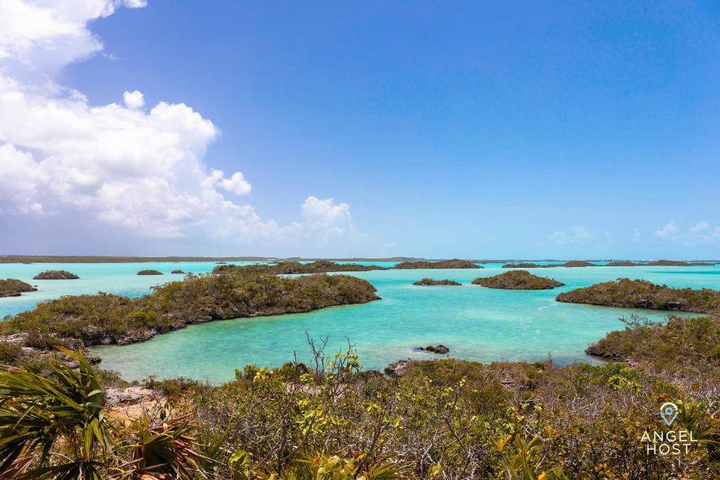NEW Villa Turquoise Water with WiFi BBQ and Netflix photo 2
