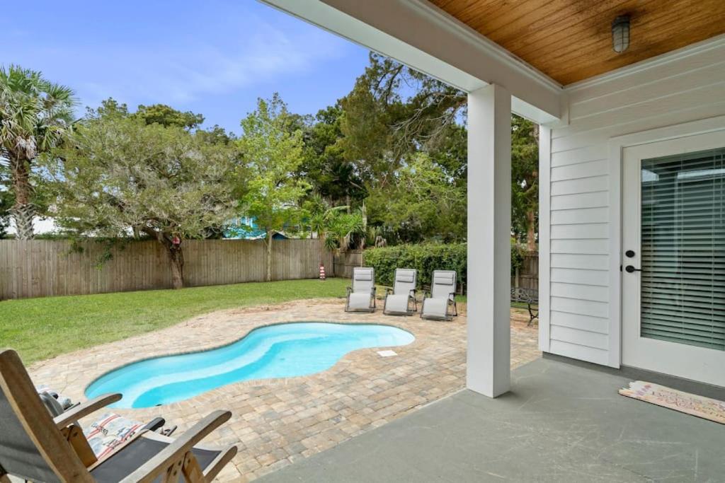 Lions Sail Beach Island Pool photo 3