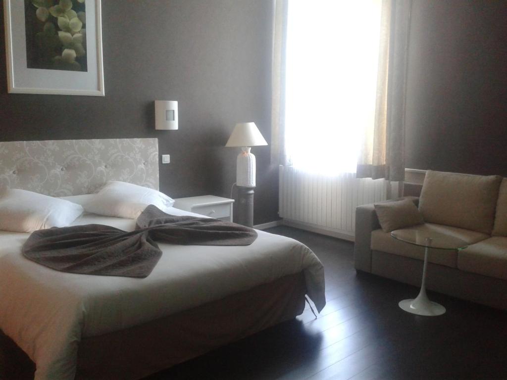 Le Chateau de Buchy photo 2