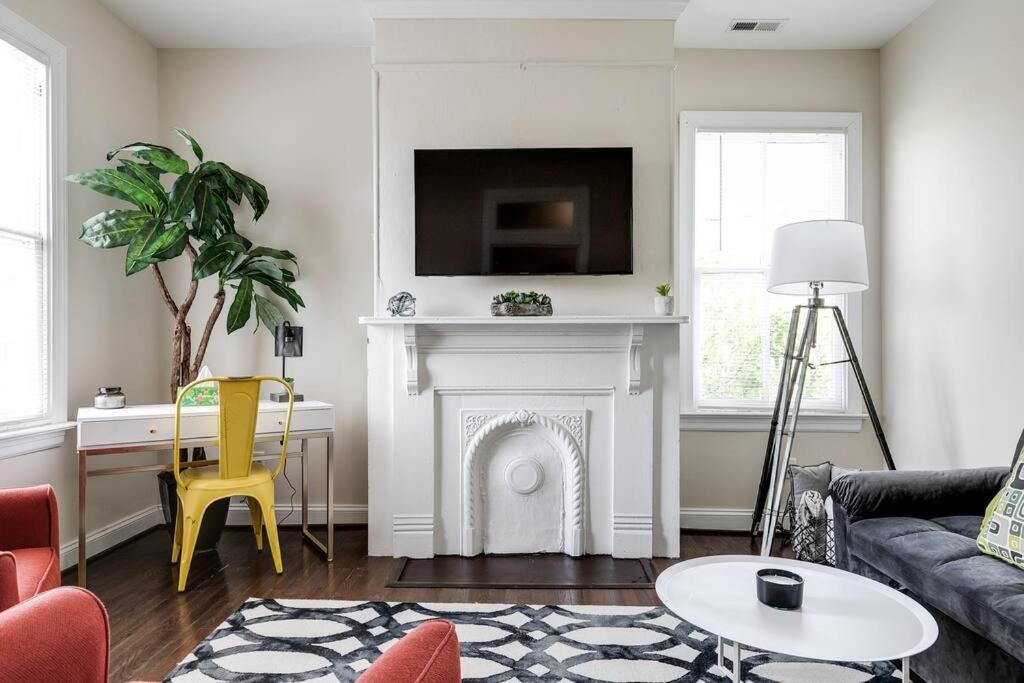 Modern, Convenient Gem: Urban Retreat 'n Richmond