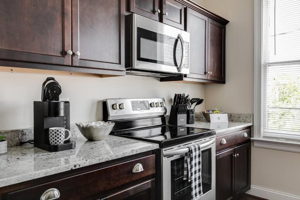 Modern, Convenient Gem: Urban Retreat 'n Richmond photo 1